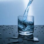 Woda mineralna a woda źródlana